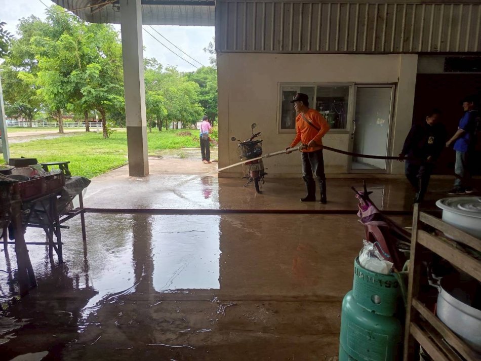 วันที่ 3 กรกฎาคม 2569  กองสาธารณะสุขและสิ่งแวดล้อมรวมทั้งงานป้องกันและบรรเทาสาธารณภัย ทำความสะอาดบริเวณตลาด 