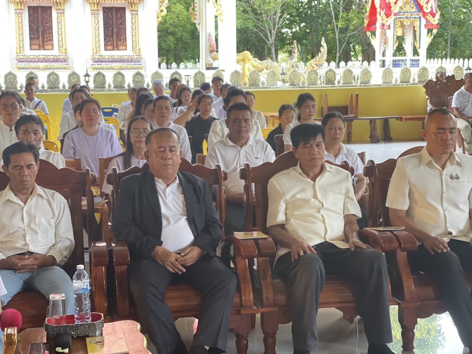 วันอาทิตย์ ที่ 14 มิถุนายน 2569  เวลา 17.00 น. พระครูสังวรธรรมวงศ์  ที่ปรึกษาเจ้าคณะจังหวัดสกลนคร เป็นประธานฝ่ายสงฆ์ นายสุไพรัช ปิยะพงษ์ นายอำเภอส่องดาว เป็นประธานฝ่ายฆราวาส ในโครงการเข้าวัดปฏิบัติธรรม สวดมนต์ทำวัตรเย็น เจริญจิตตภาวนา ทุกวันพระ อำเภอส่องดาว ประจำปี พ.ศ.2569 ณ ศาลาการเปรียญ  วัดบูรพาภิรมย์ ตำบลส่องดาว อำเภอส่องดาว จังหวัดสกลนค