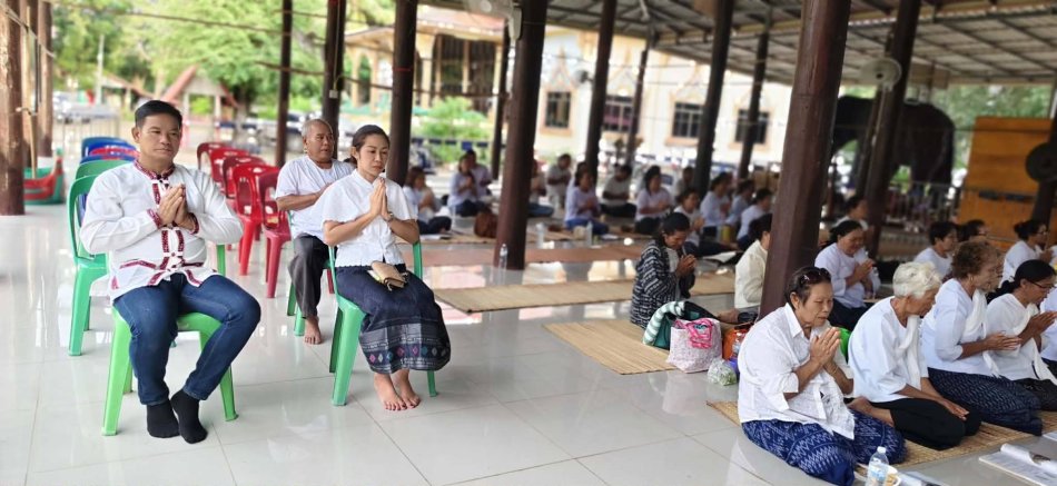 วันที่ 21 สิงหาคม 2569 เวลา 17.00 น. นำโดย นางสาวจันทร์ทิพย์ ก้องเวหา  นายกเทศมนตรีตำบลท่าศิลา พร้อมด้วยคณะบริหาร สมาชิกสภา หัวหน้ากองหัวหน้าฝ่าย มวลชนตำบลท่าศิลา ผู้นำชุมชนทุกชุมชนตำบลท่าศิลา เข้าร่วมโครงการเข้าวัดปฏิบัติธรรม 