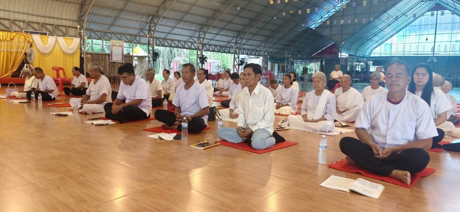 วันที่ 14 ก.ค.2569เวลา17.00น.เทศบาลตำท่าศิลา นายณรงค์ สวัสดี รองนายกเทศมนตรีตำบลท่าศิลา  นางสาวศรัญญา ชัยเทวะกูล เลขานุการนายกเทศมนตรีตำบลท่าศิลาคณะบริหาร นายแสง  บัวฮมบุลา ประธานเทศบาลตำบลท่าศิลา สมาชิกสภา และ หัวหน้ากองหัวหน้าฝ่าย  พนักงานเทศบาลตำบลท่าศิลา ร่วมสวดมนต์ไหว้ในทุกวันพระ ณ วัดศิลาอาสน์ ดูน้อยลง